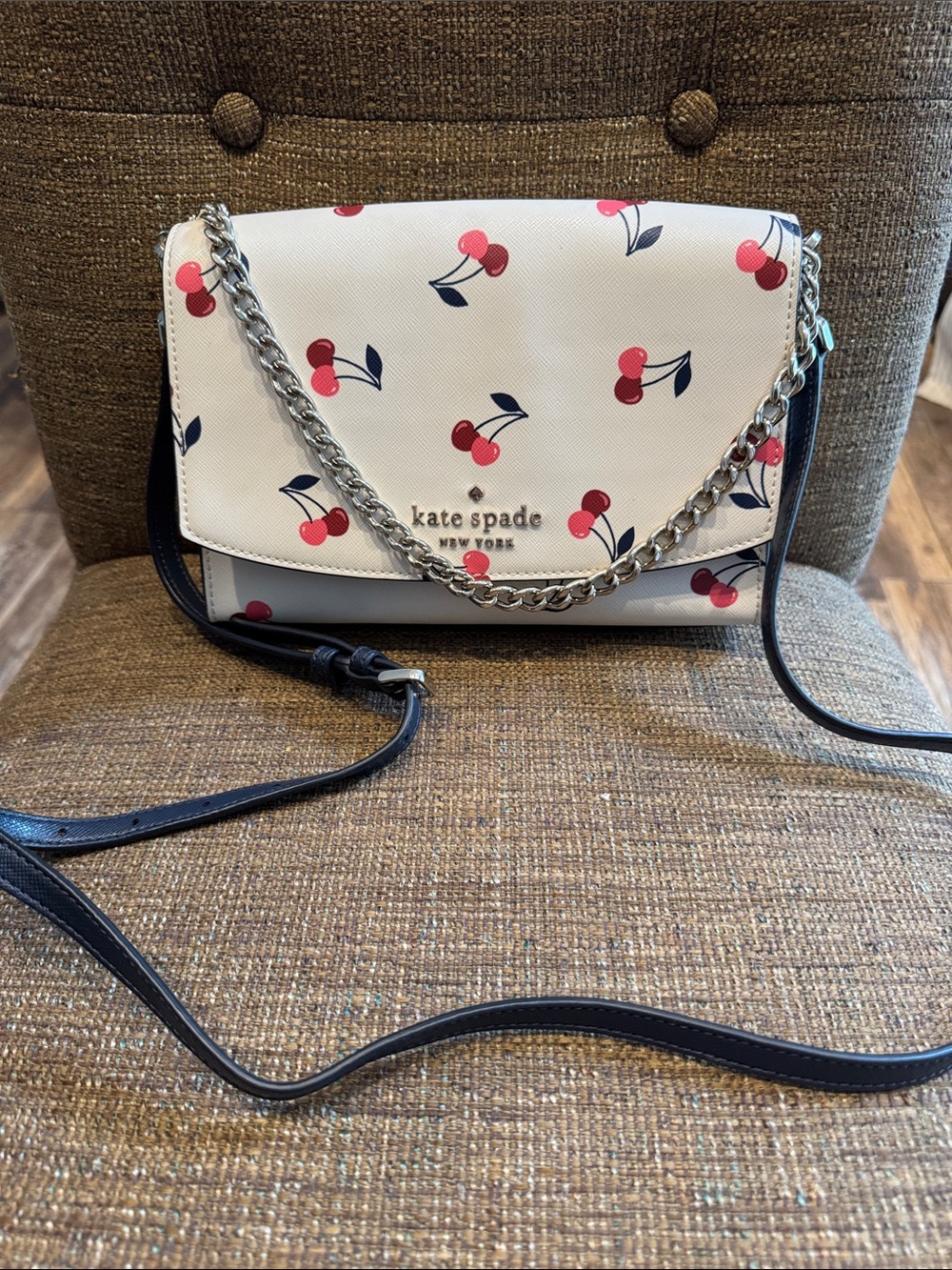 Kate spade Carson street cherry print convertible crossbody shoulder bag purse